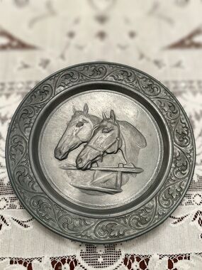 ✨ Equestrian Theme Collectible Decor Plate